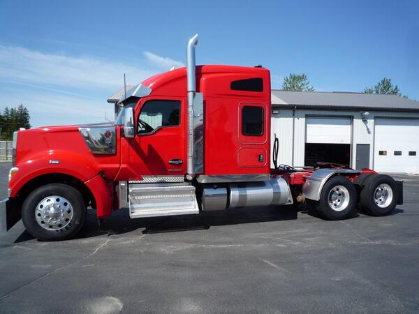 Photo of Kenworth W990 T1823