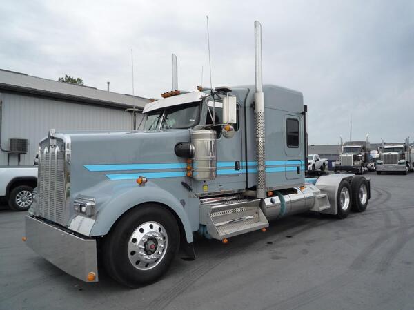 Photo of Kenworth W900-L T1829