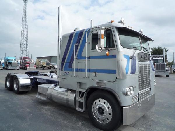 Photo of Freightliner Cab Over T7777
